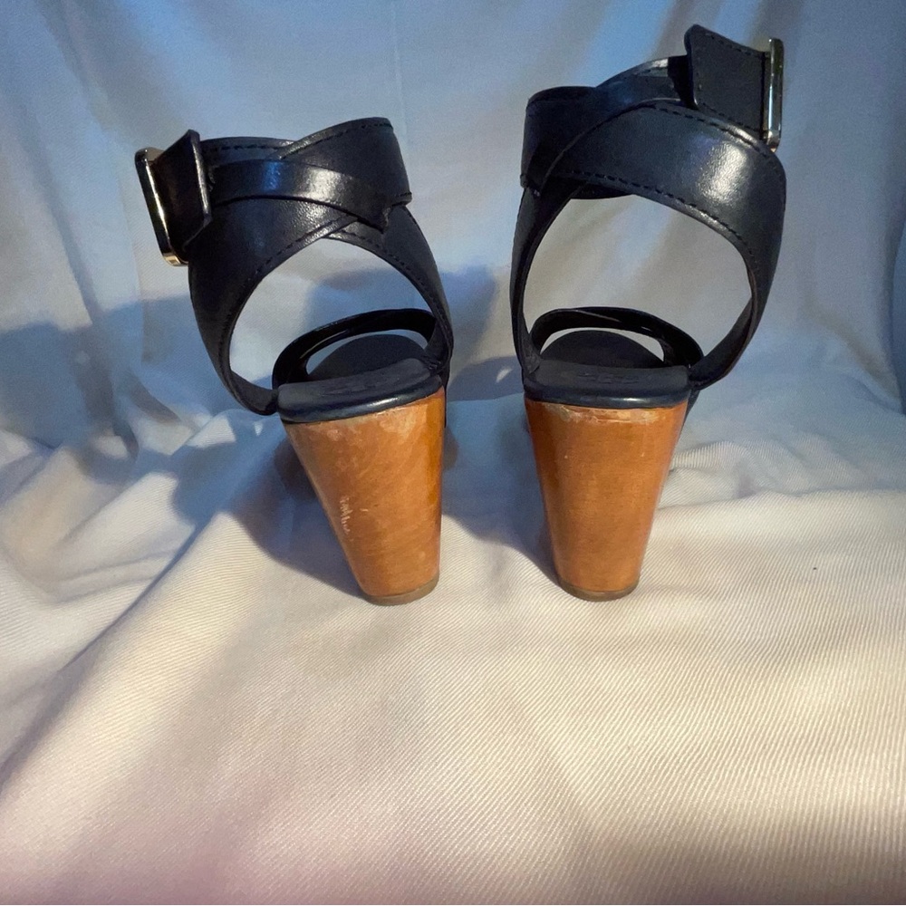 Elegant Navvy Wedge Tory Burch Sandals - Picture 3 of 7
